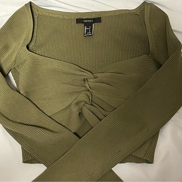 Forever 21 Front Twist Crop Top - Picture 3 of 6